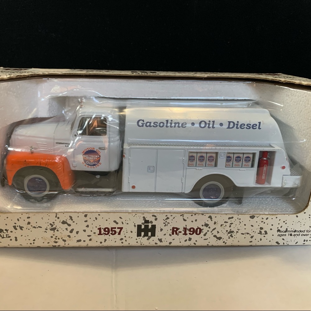 1957 IH R-190 Tanker